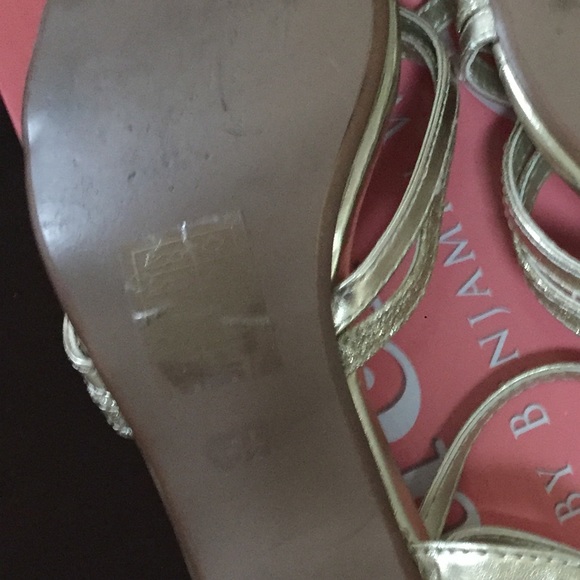 Gold ‘touch ups’ kitten heels - sz 5.5 - Picture 8 of 8